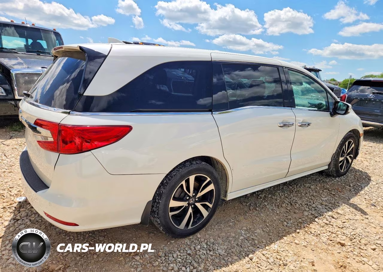 2018 Honda Odyssey Elite VIN:5FNRL6H96JB022642 - 3