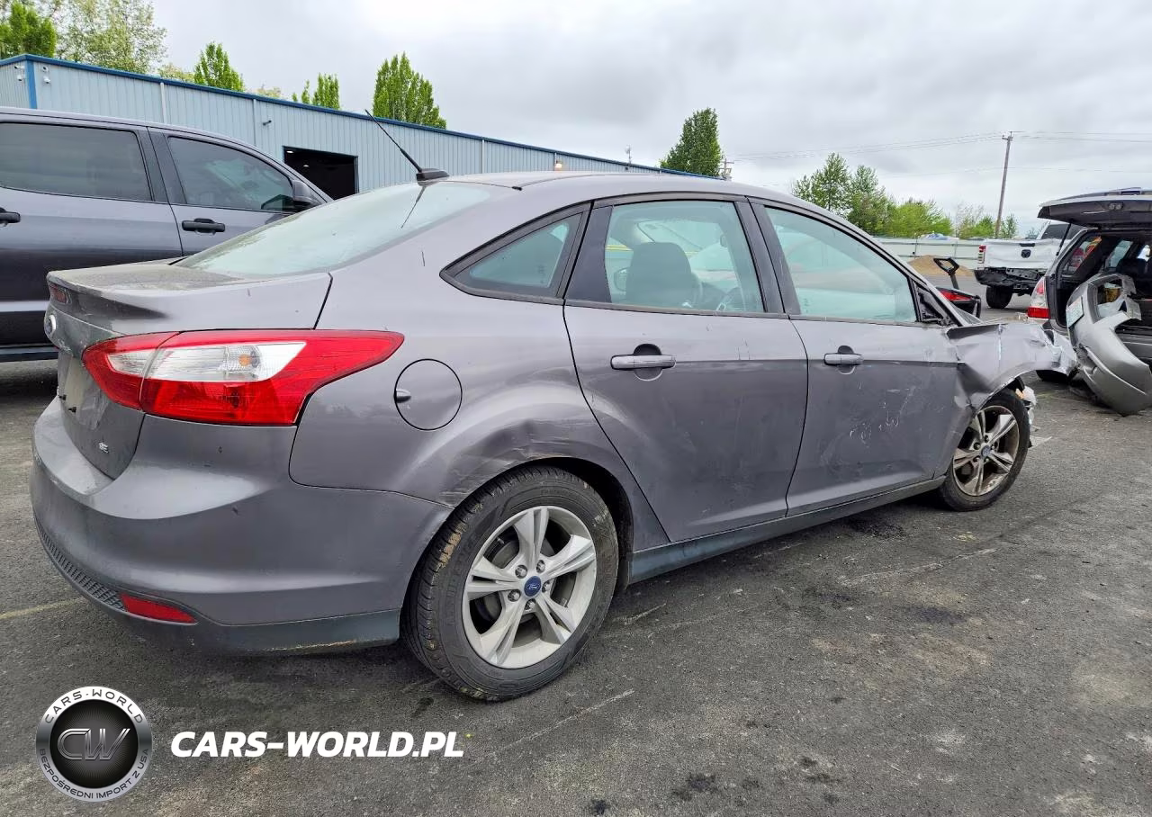2014 Ford Focus Se VIN:1FADP3F26EL391755 - 3