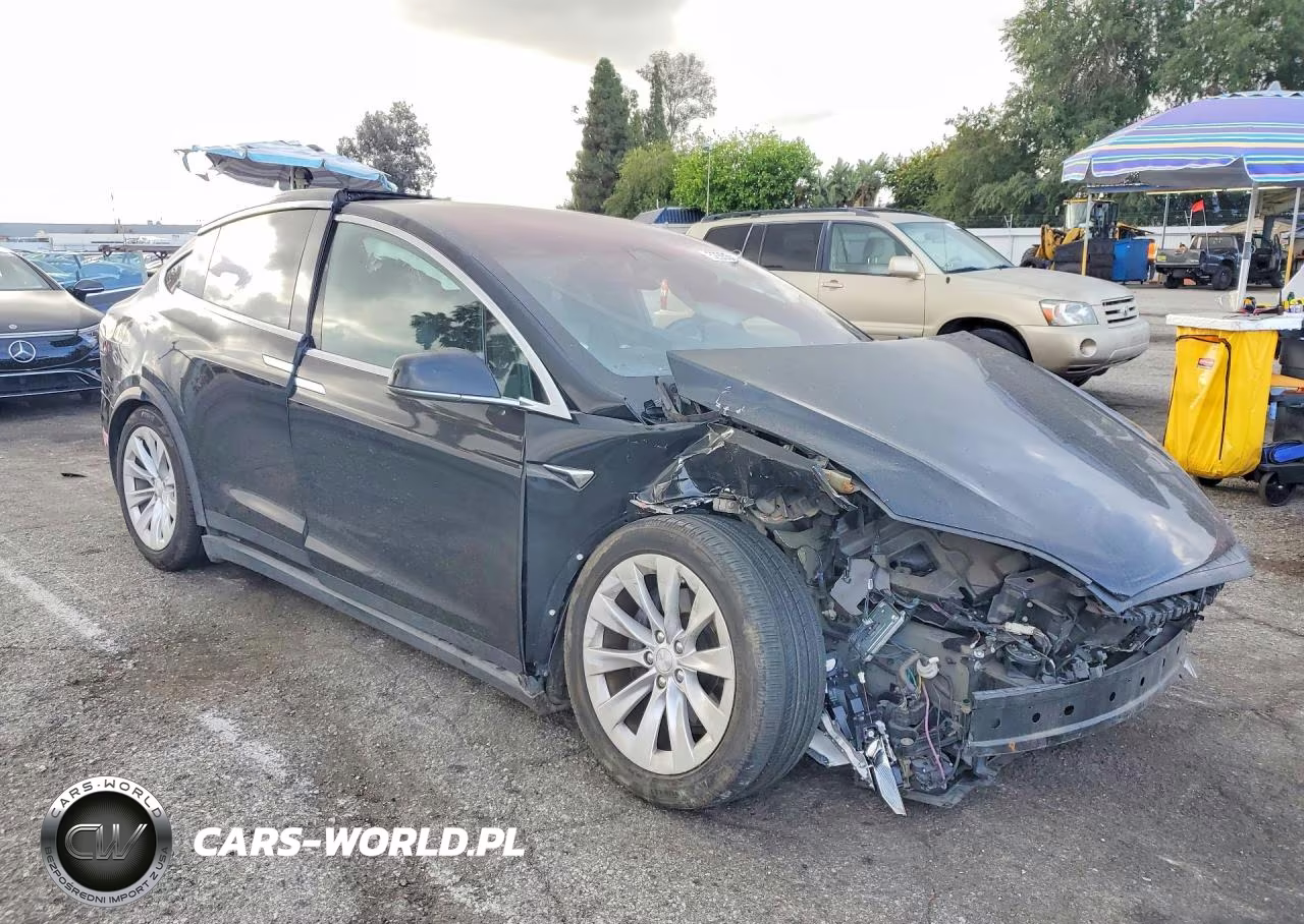 2018 Tesla Model X VIN:5YJXCDE28JF091951 - 4