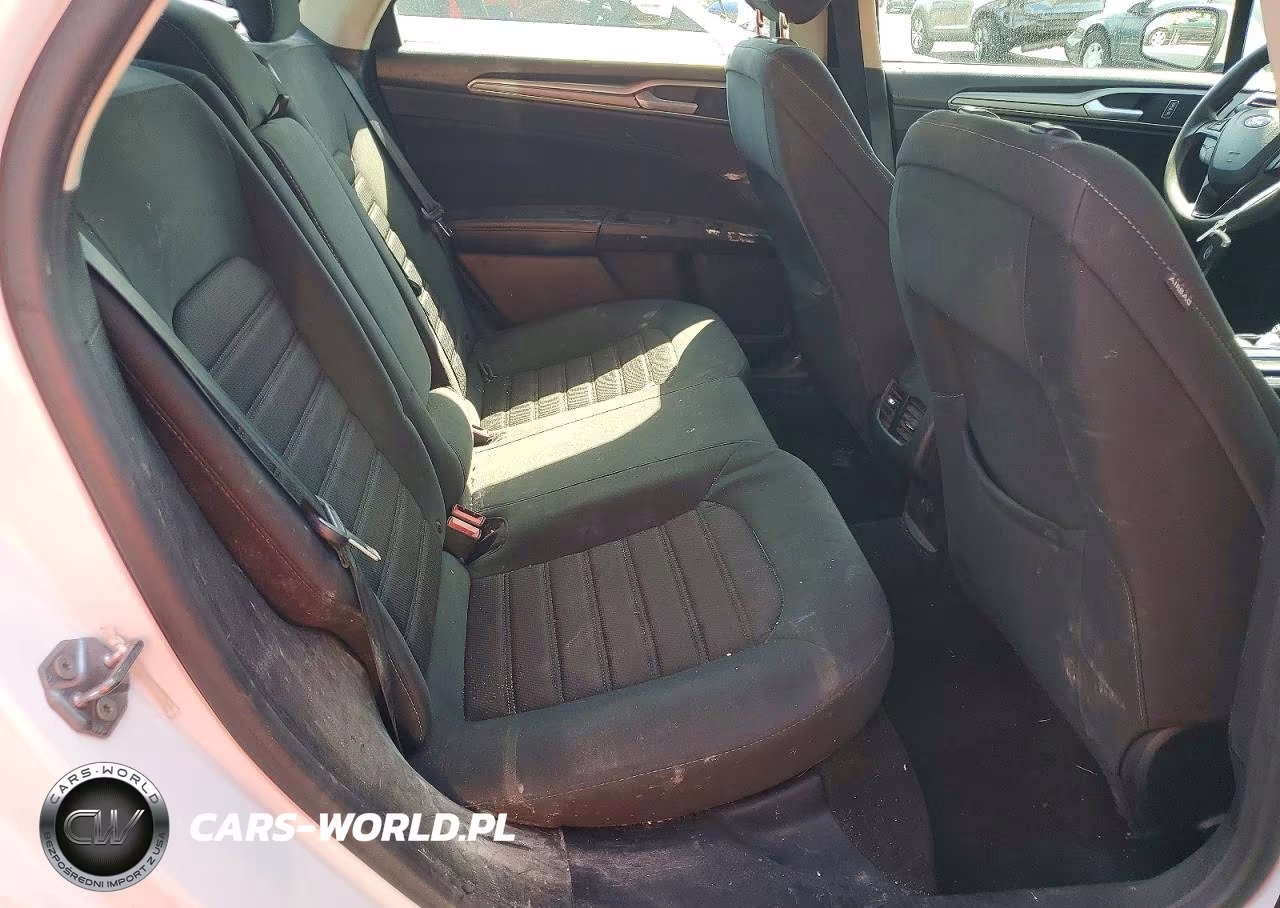 2019 Ford Fusion VIN:3FA6P0LU6KR261615 - 10