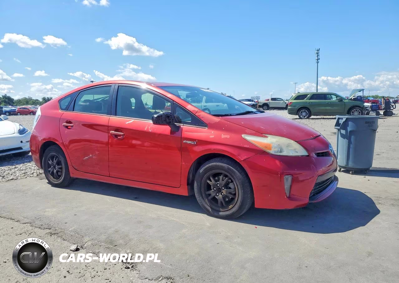 2013 Toyota Prius Two VIN:JTDKN3DU8D0340642 - 4