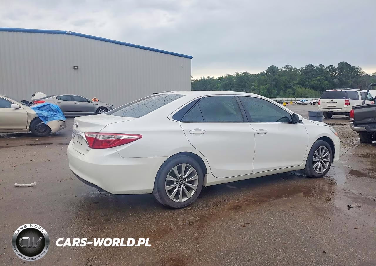 2016 Toyota Camry Xle VIN:4T1BF1FK2GU606517 - 3