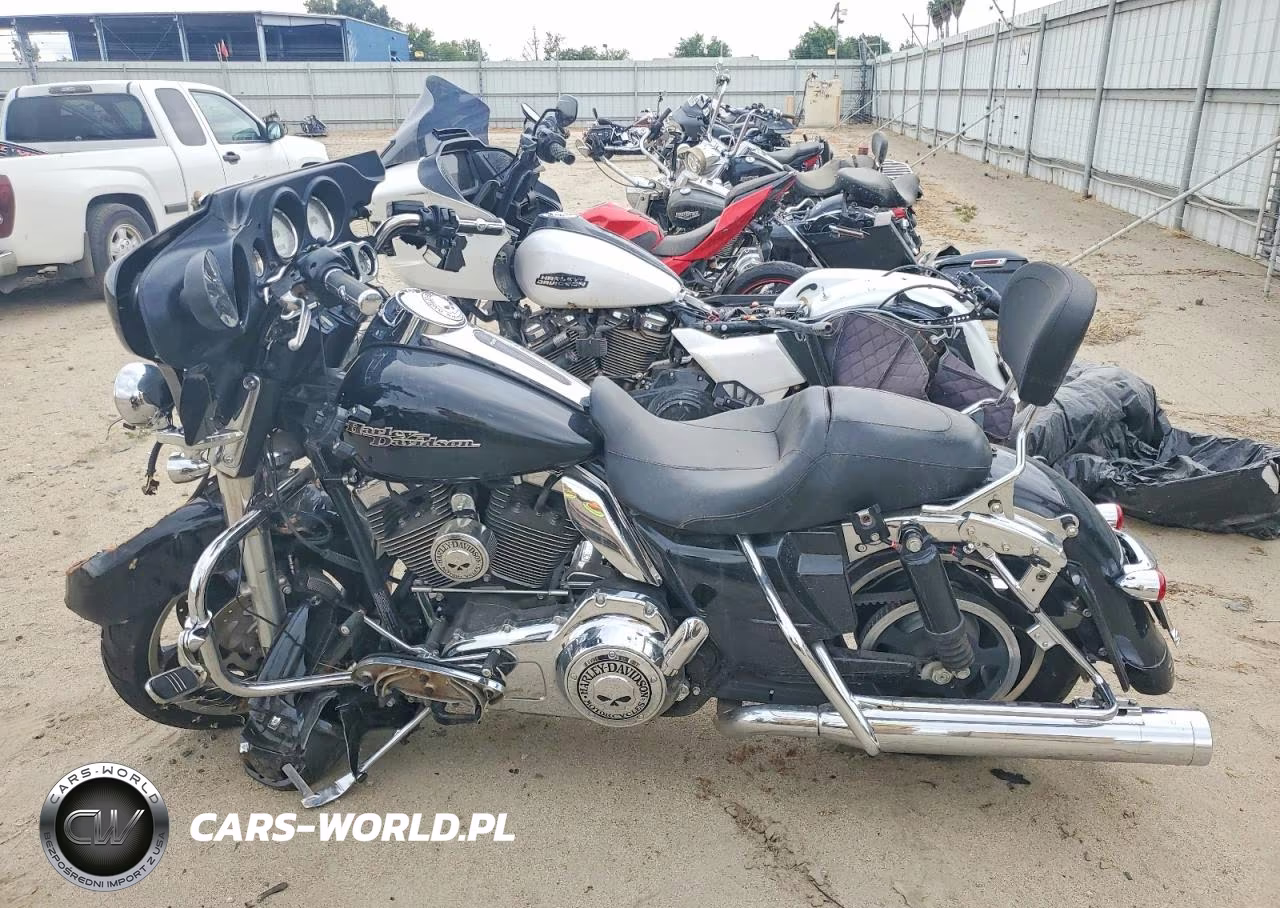 2013 Harley Davidson Flhx Street Glide VIN:1HD1KBM33DB684114 - 3