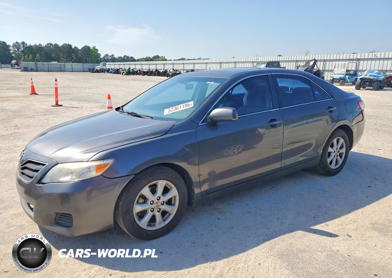 2011 Toyota Camry Le – zdjęcie 1 z 12
