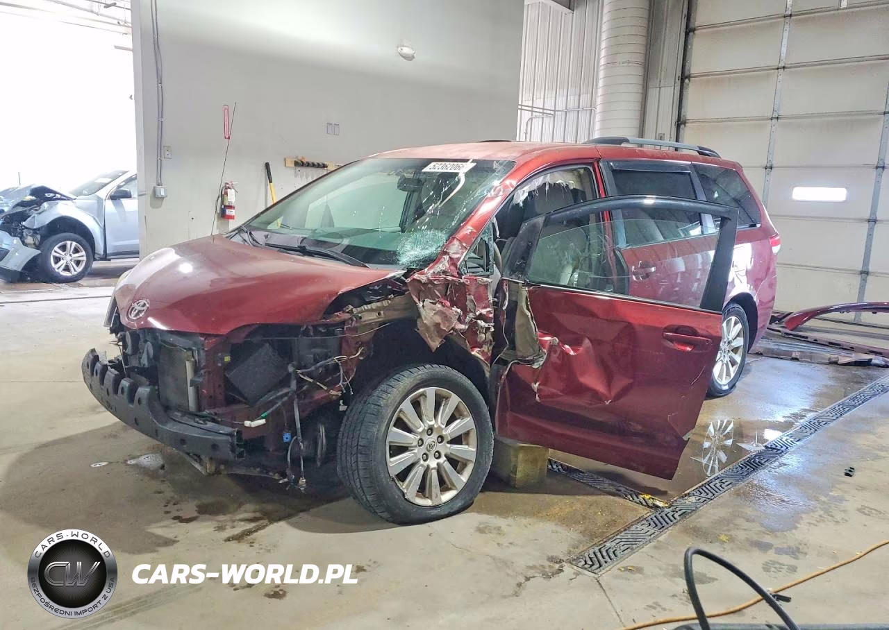 2012 Toyota Sienna Le – zdjęcie 1 z 14
