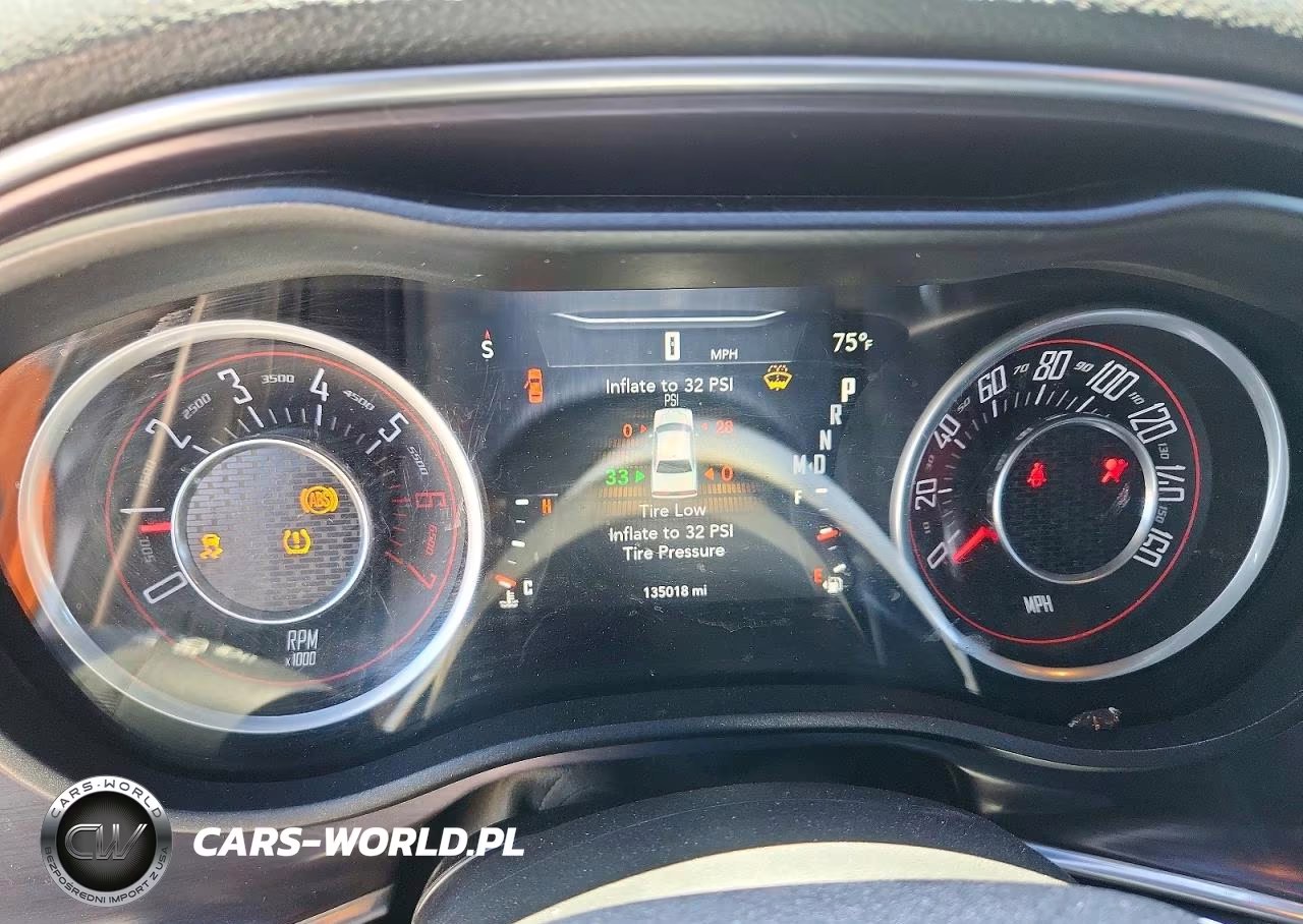 2015 Dodge Challenger Sxt VIN:2C3CDZAT8FH733680 - 9