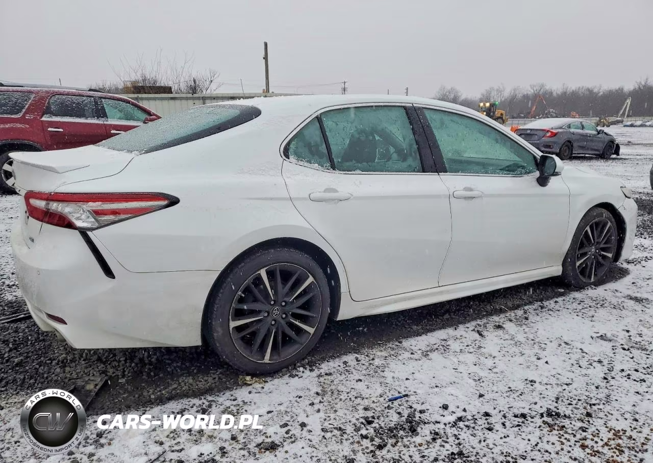 2018 Toyota Camry Xse VIN:4T1B61HK2JU110833 - 3