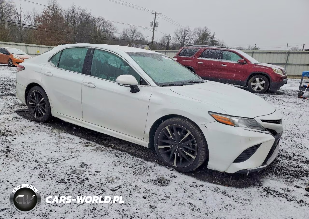 2018 Toyota Camry Xse VIN:4T1B61HK2JU110833 - 4