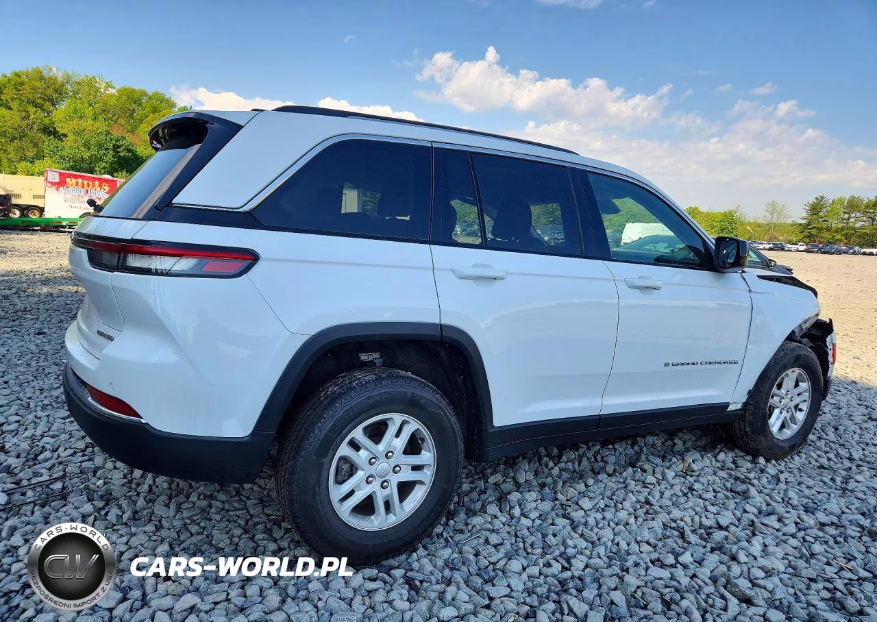 2023 Jeep Grand Cherokee Laredo VIN:1C4RJHAG2PC524726 - 3