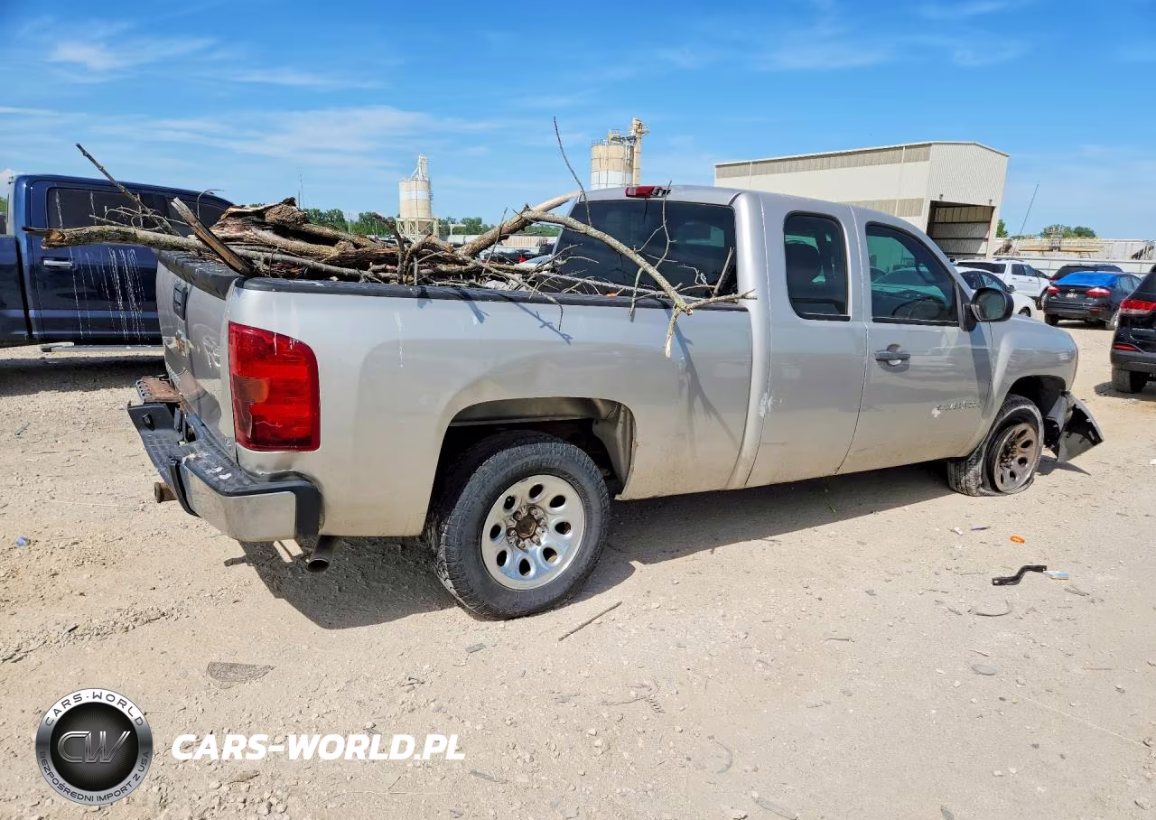 2008 Chevrolet Silverado C1500 VIN:2GCEC19C881267189 - 3