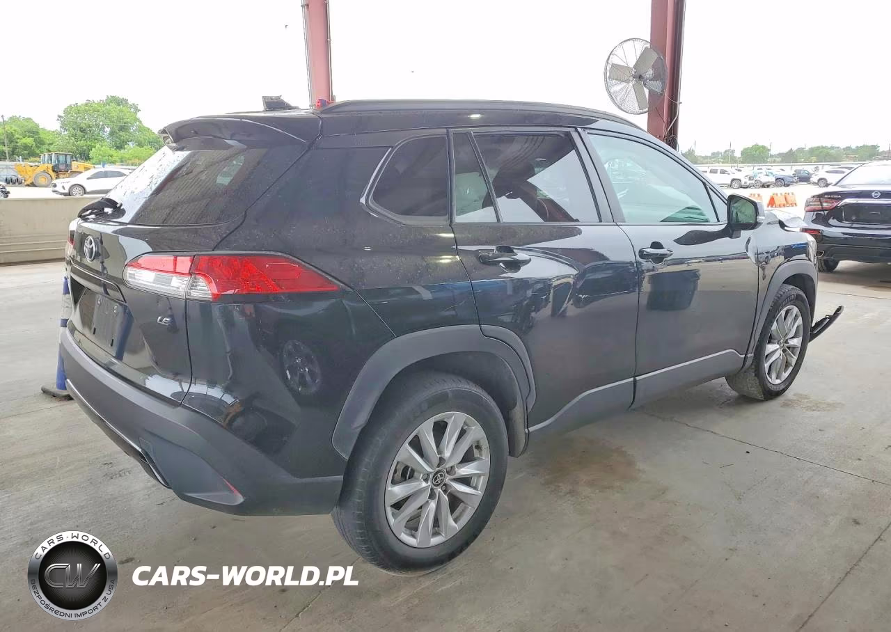 2022 Toyota Corolla Cross Le VIN:7MUCAAAG2NV018313 - 3