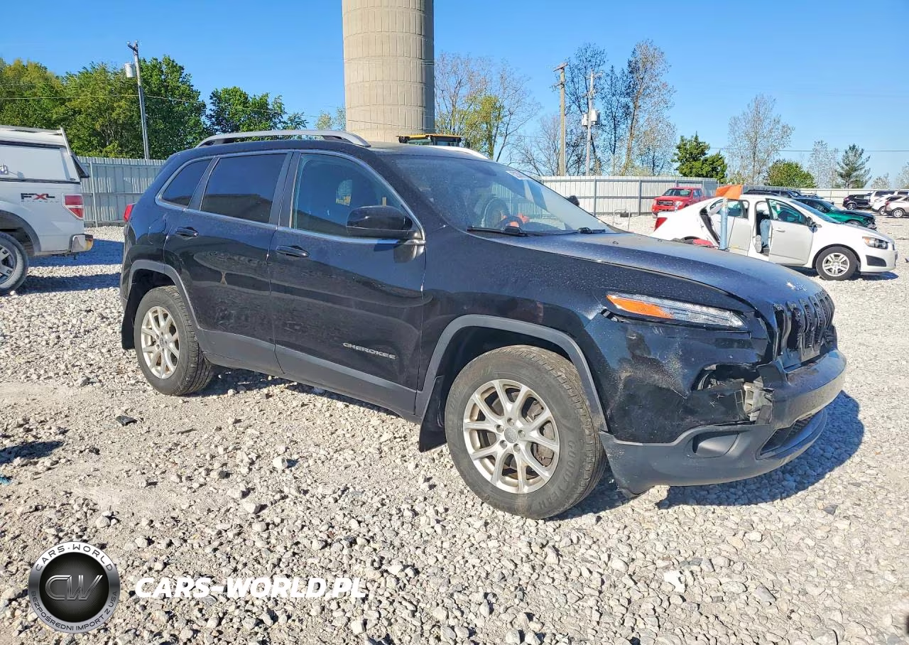 2017 Jeep Cherokee Latitude VIN:1C4PJMCS7HW563779 - 4
