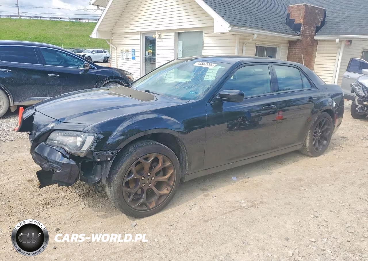 2020 Chrysler 300 Touring – zdjęcie 1 z 13