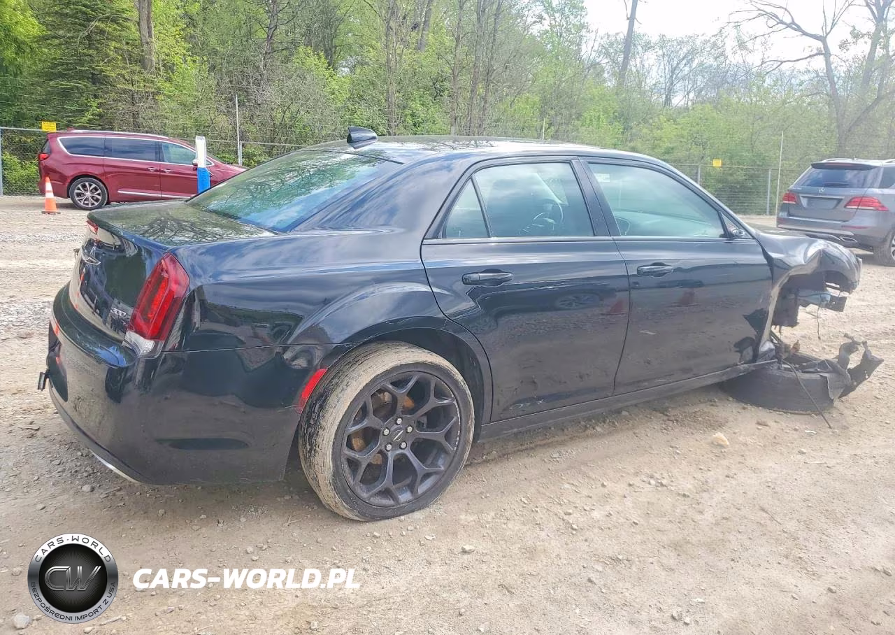 2020 Chrysler 300 Touring VIN:2C3CCAAG6LH120380 - 3
