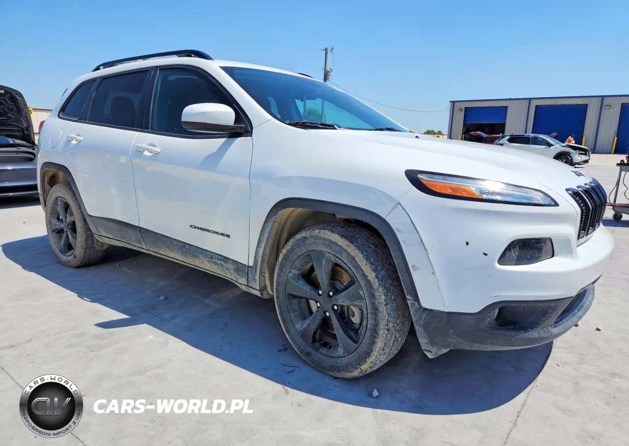 2015 Jeep Cherokee Latitude VIN:1C4PJMCBXFW774391 - 4