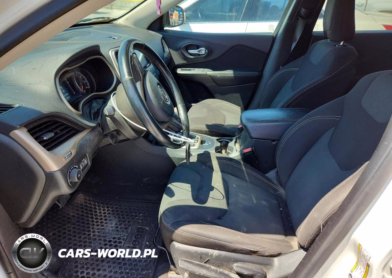 2015 Jeep Cherokee Latitude VIN:1C4PJMCBXFW774391 - 7