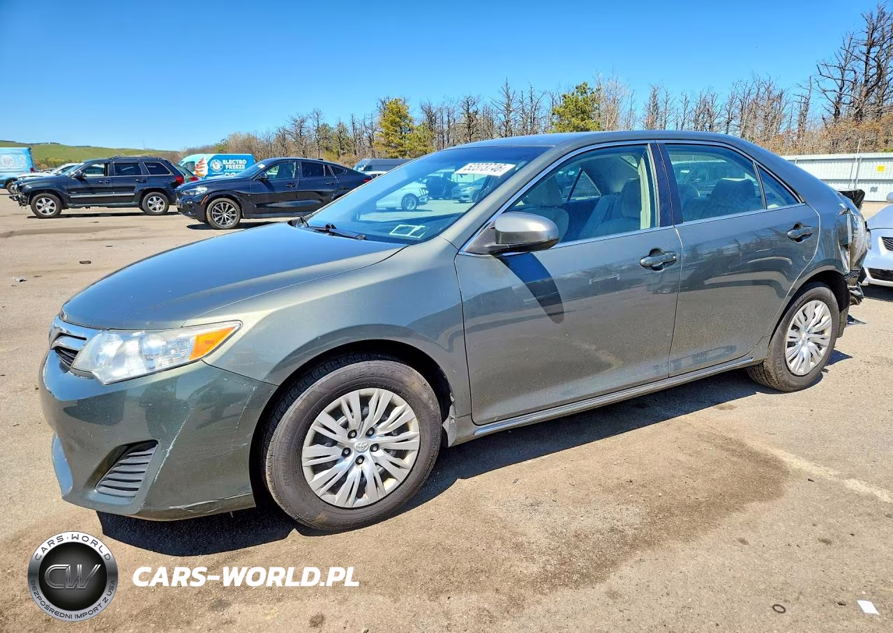 2012 Toyota Camry Le – zdjęcie 1 z 12