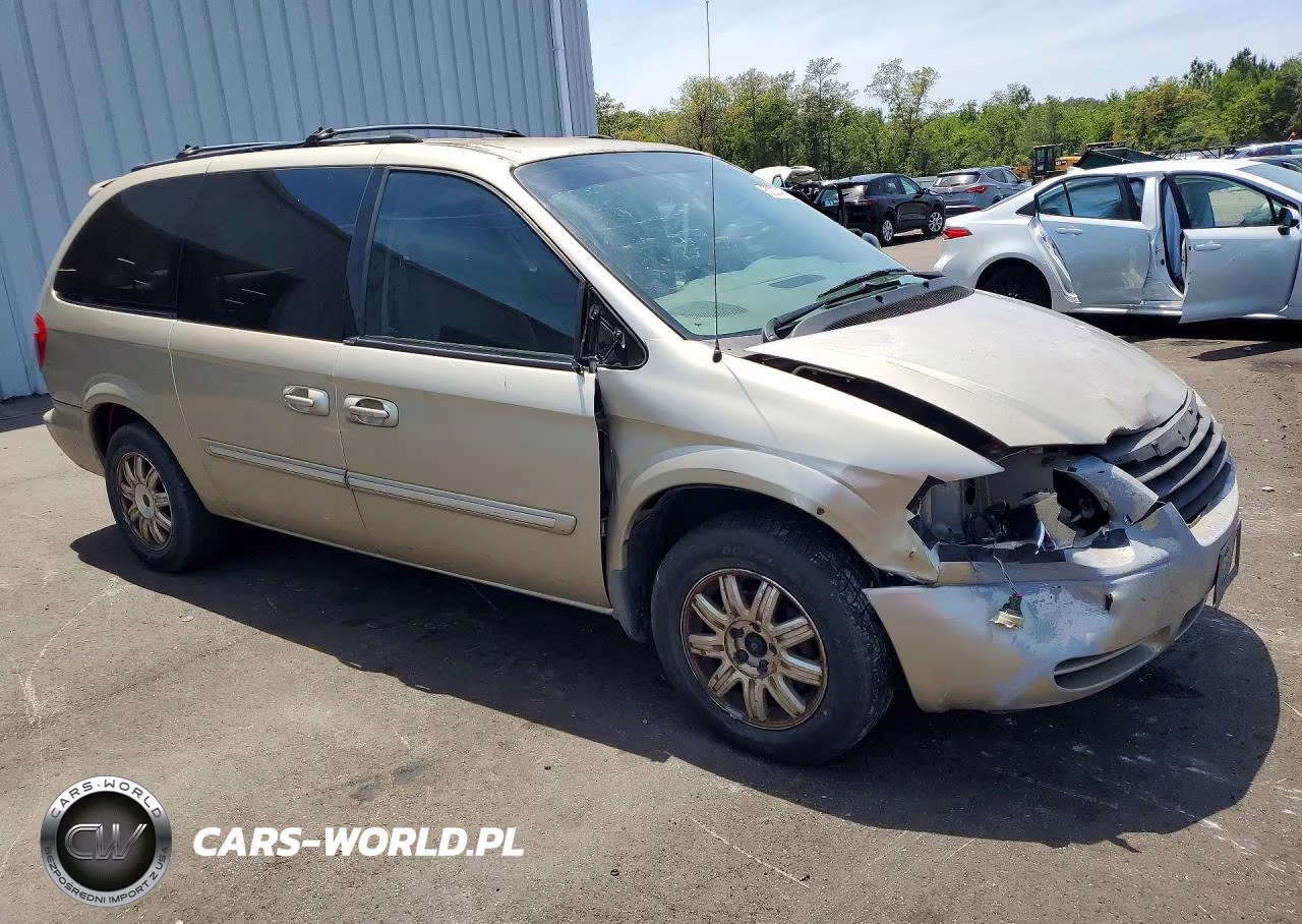 2005 Chrysler Town & Country Touring VIN:2C4GP54L55R328541 - 4