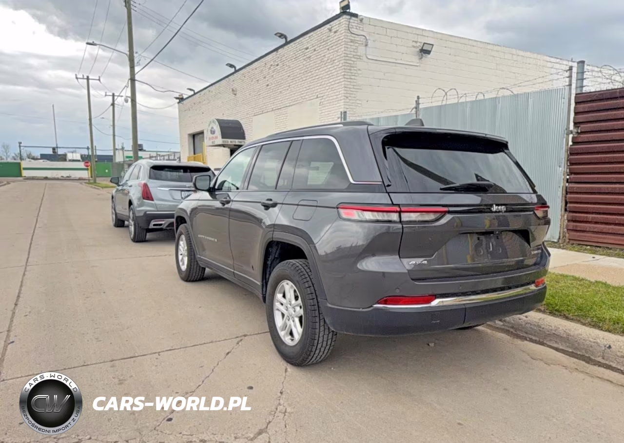 2023 Jeep Grand Cherokee Laredo VIN:1C4RJHAG3P8710990 - 3