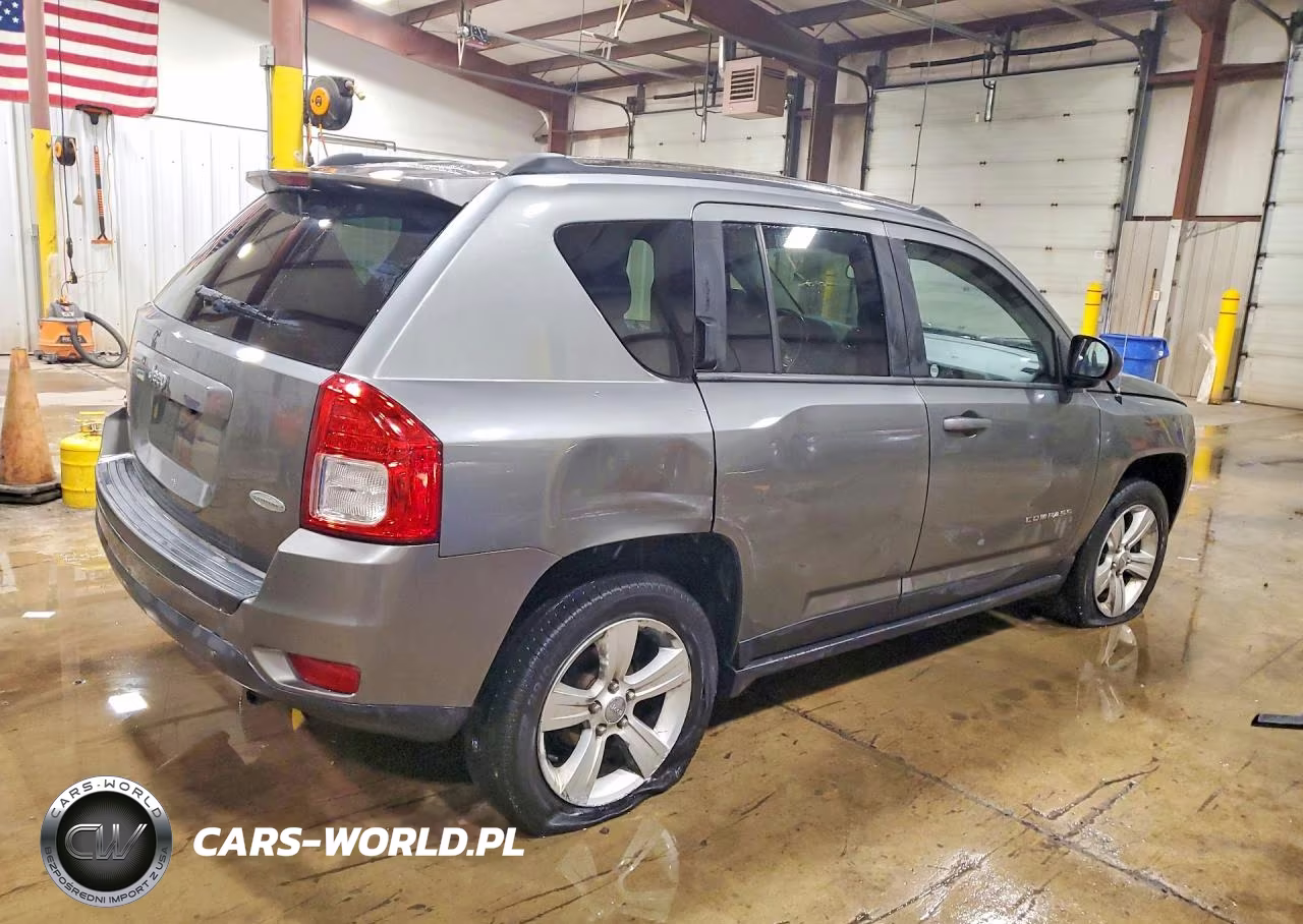 2013 Jeep Compass Latitude VIN:1C4NJDEB5DD236176 - 3