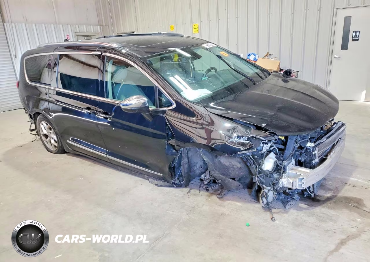2020 Chrysler Pacifica Limited VIN:2C4RC1GG4LR114665 - 4