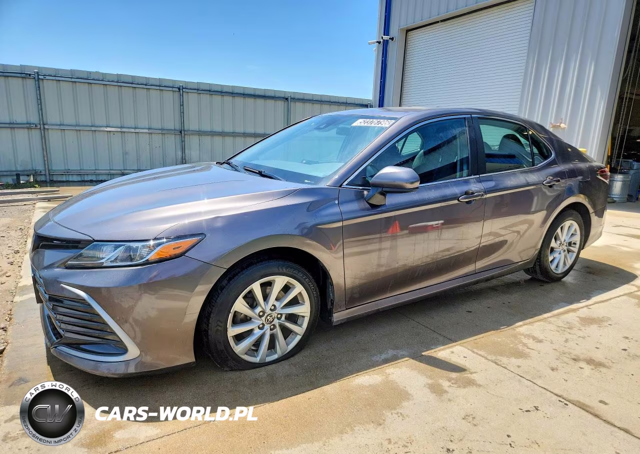 2021 Toyota Camry Le – zdjęcie 1 z 12