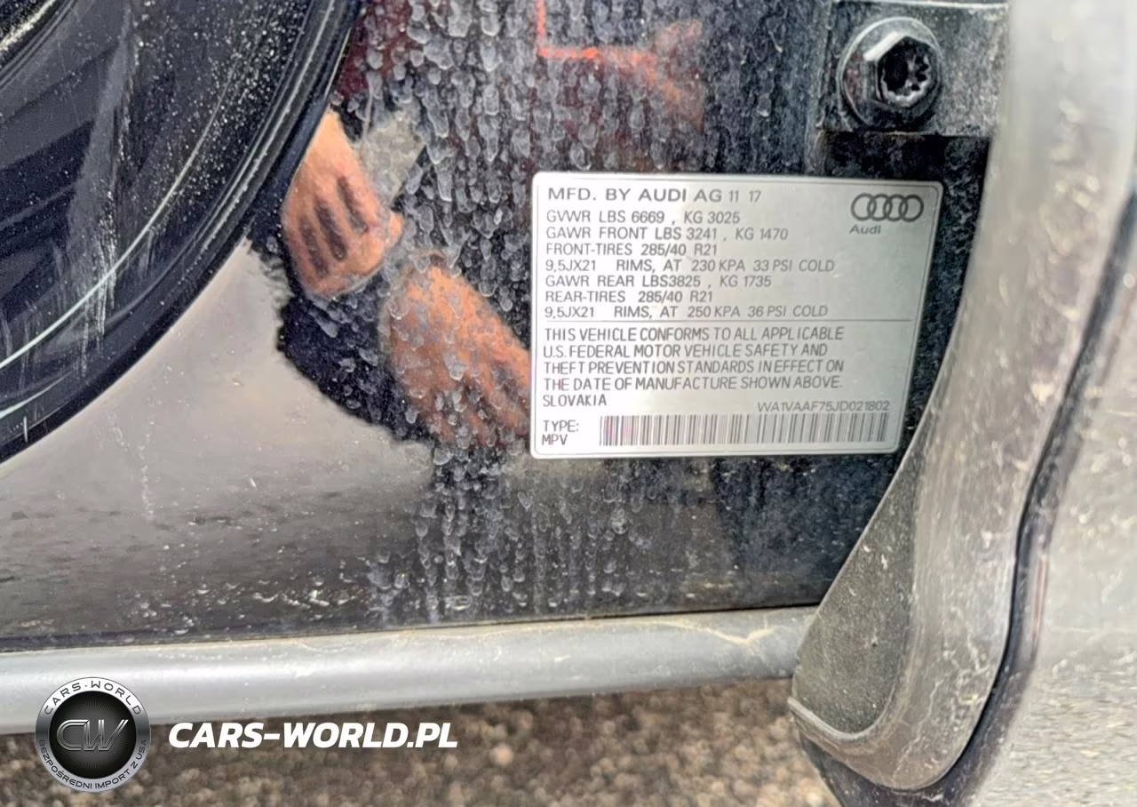 2018 Audi Q7 Prestige VIN:WA1VAAF75JD021802 - 10