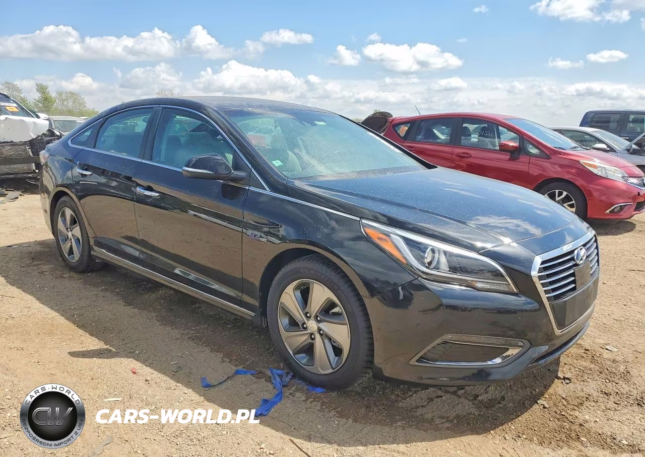 2017 Hyundai Sonata Plug-In Hybrid Limited VIN:KMHE54L29HA060811 - 4
