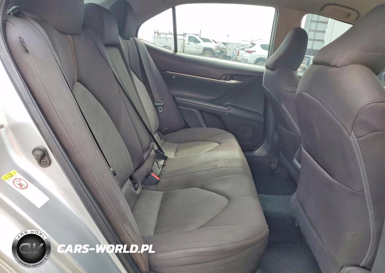 2018 Toyota Camry L VIN:4T1B11HKXJU553777 - 10