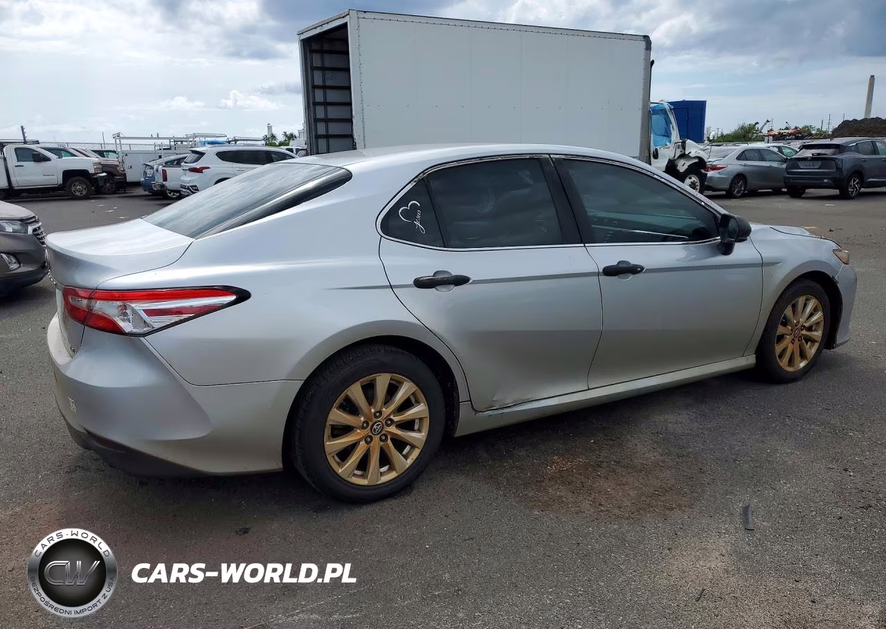 2018 Toyota Camry L VIN:4T1B11HKXJU553777 - 3