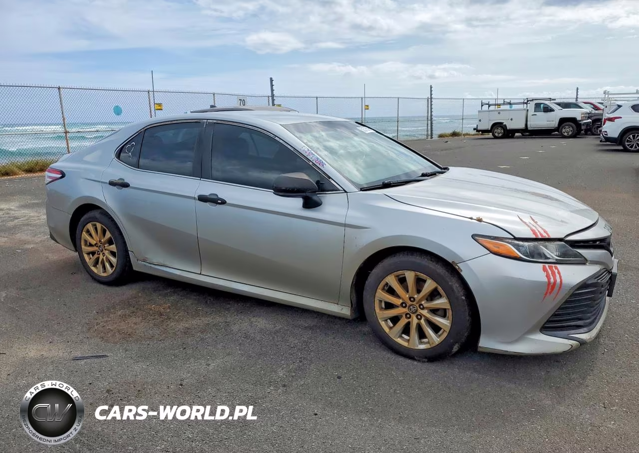2018 Toyota Camry L VIN:4T1B11HKXJU553777 - 4