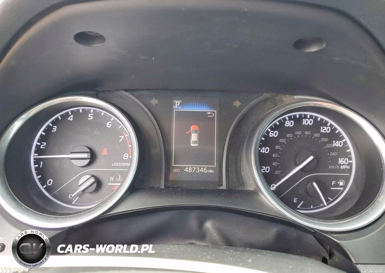 2018 Toyota Camry L VIN:4T1B11HKXJU553777 - 9