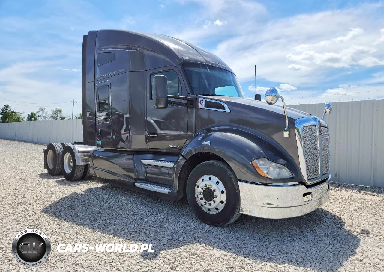 2015 Kenworth T680 Semi Truck