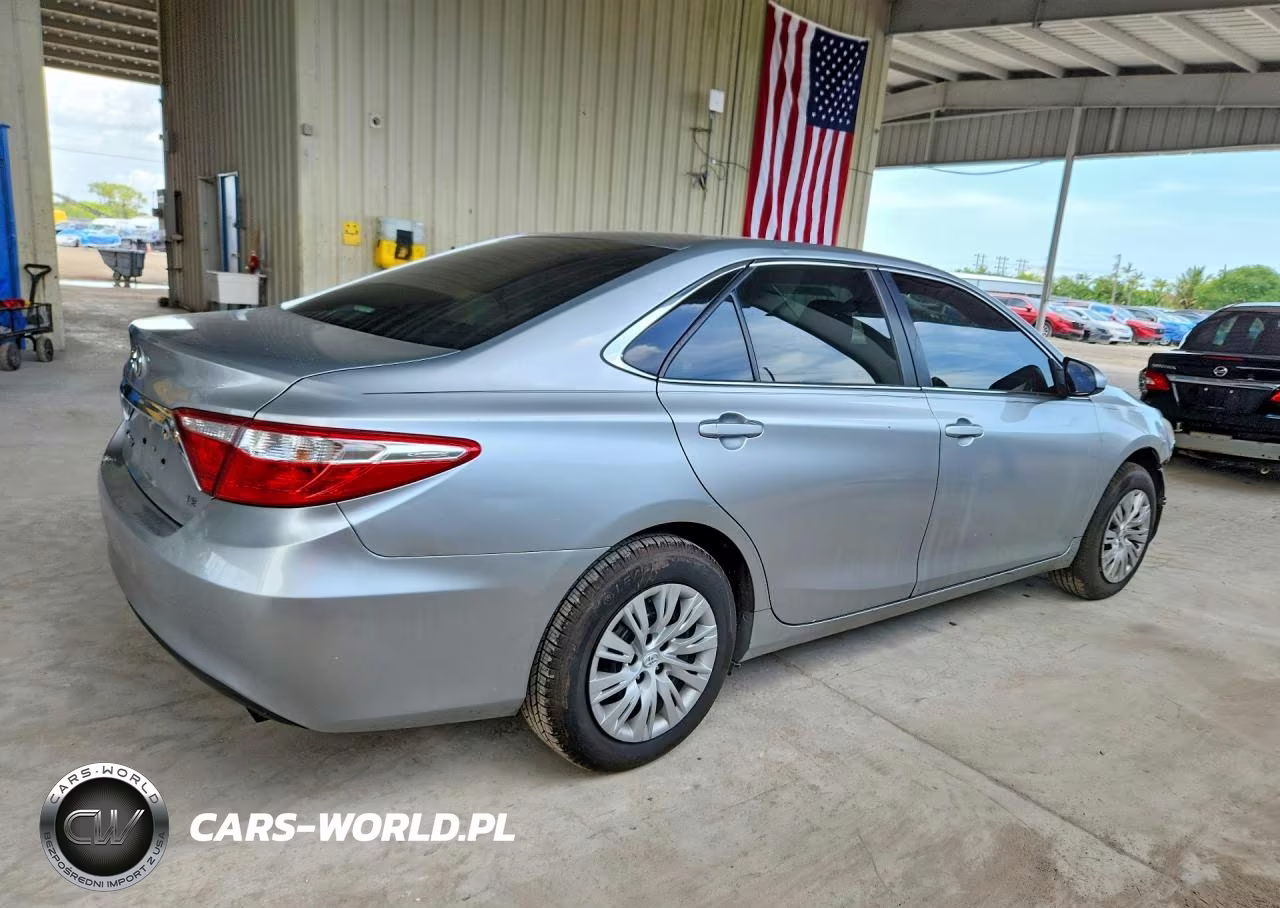 2017 Toyota Camry Le VIN:4T1BF1FKXHU766341 - 3