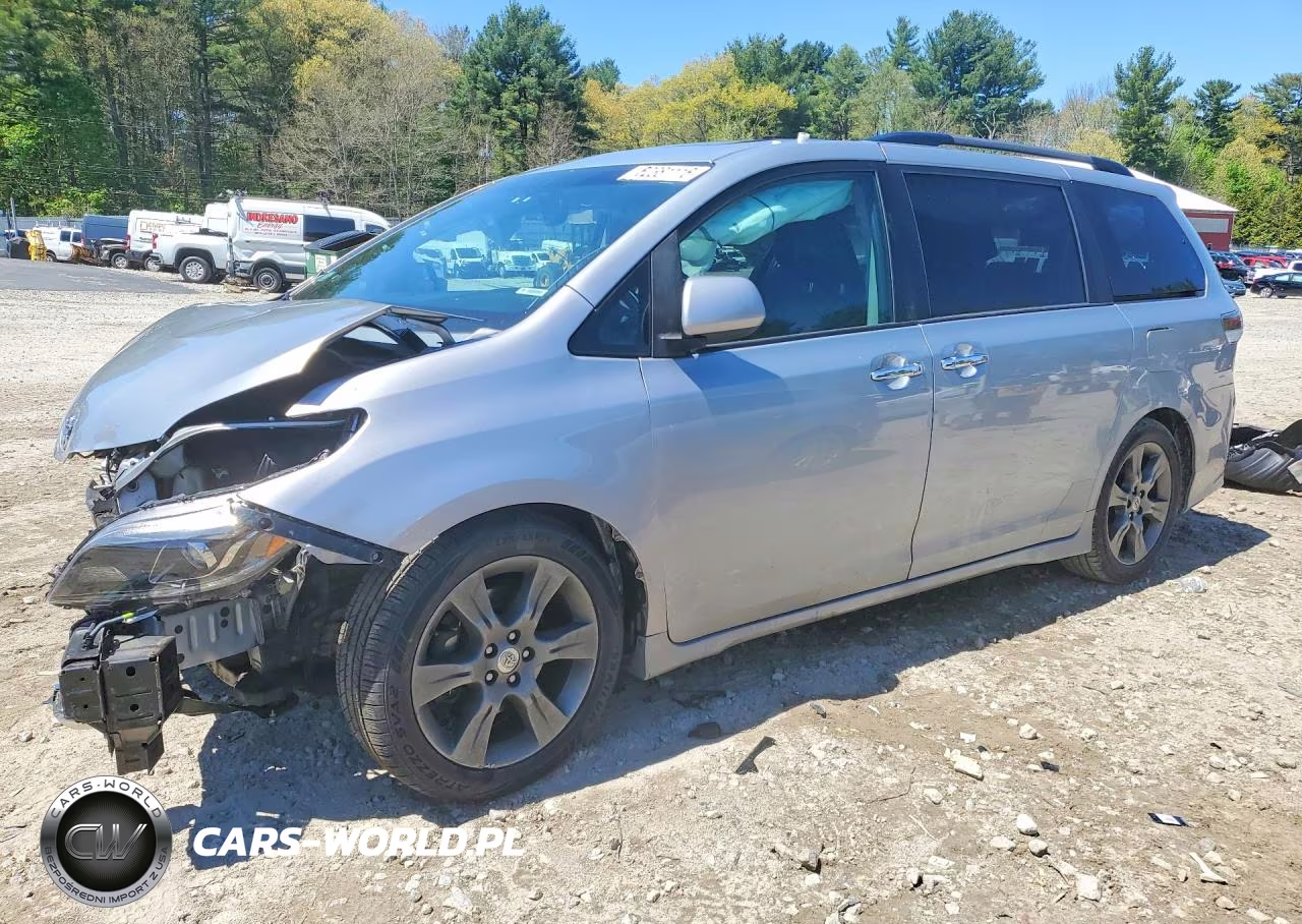 2015 Toyota Sienna Sport