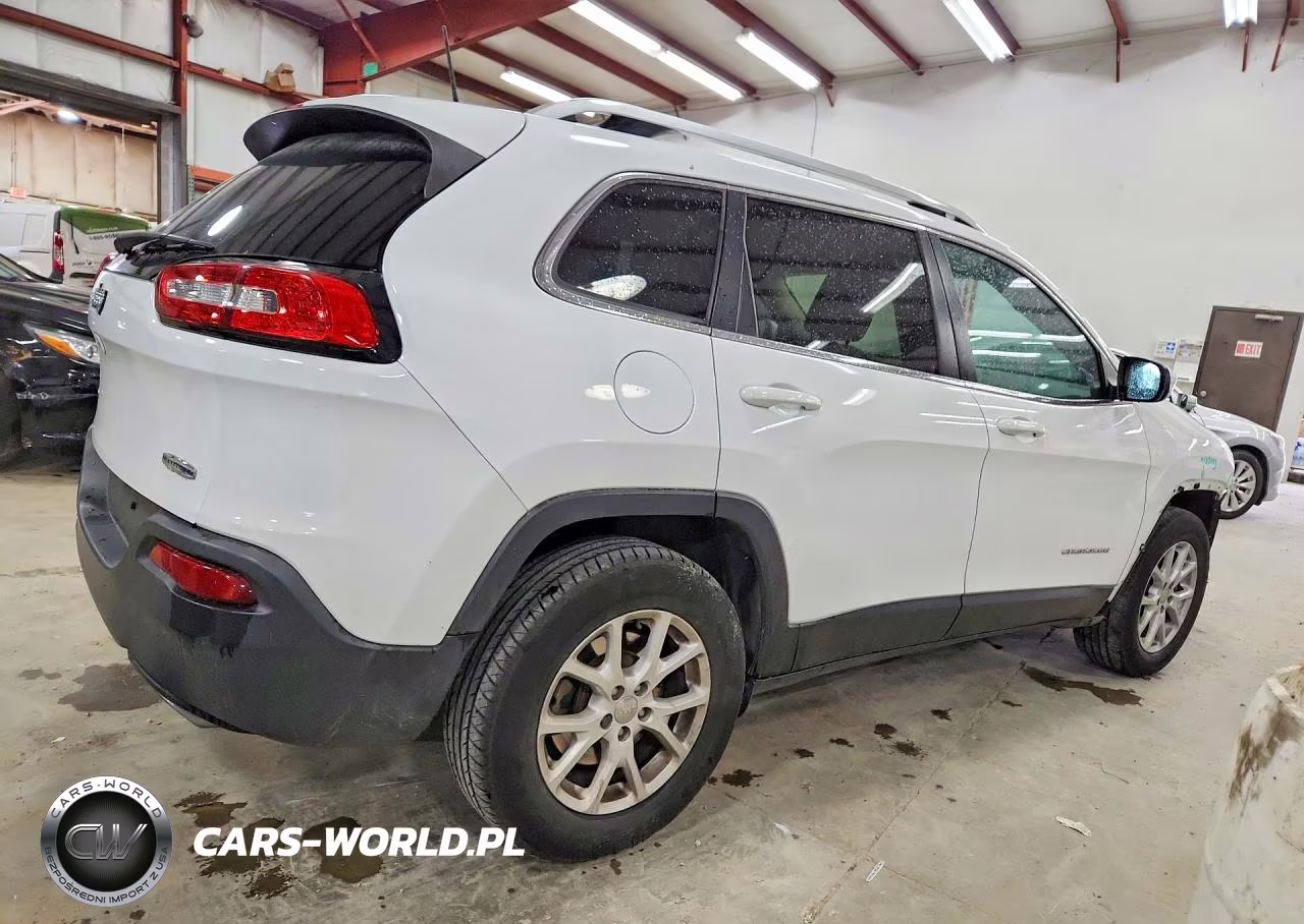 2018 Jeep Cherokee Latitude VIN:1C4PJMCX4JD501639 - 3