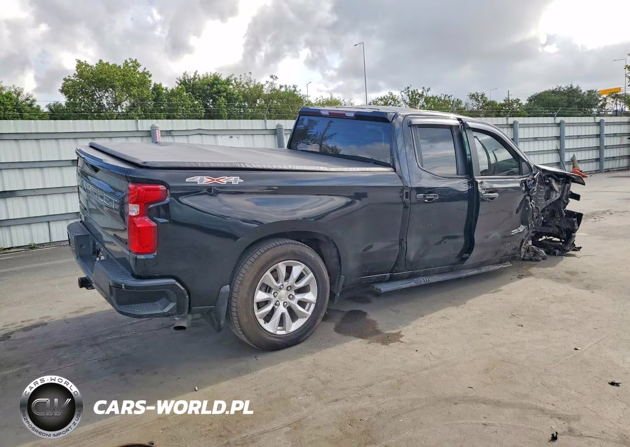 2021 Chevrolet Silverado K1500 Custom VIN:1GCRYBEK3MZ168643 - 3