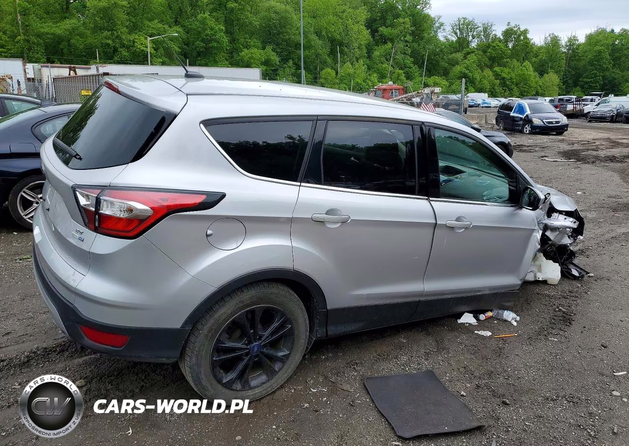 2017 Ford Escape Se VIN:1FMCU9GD8HUA30149 - 3