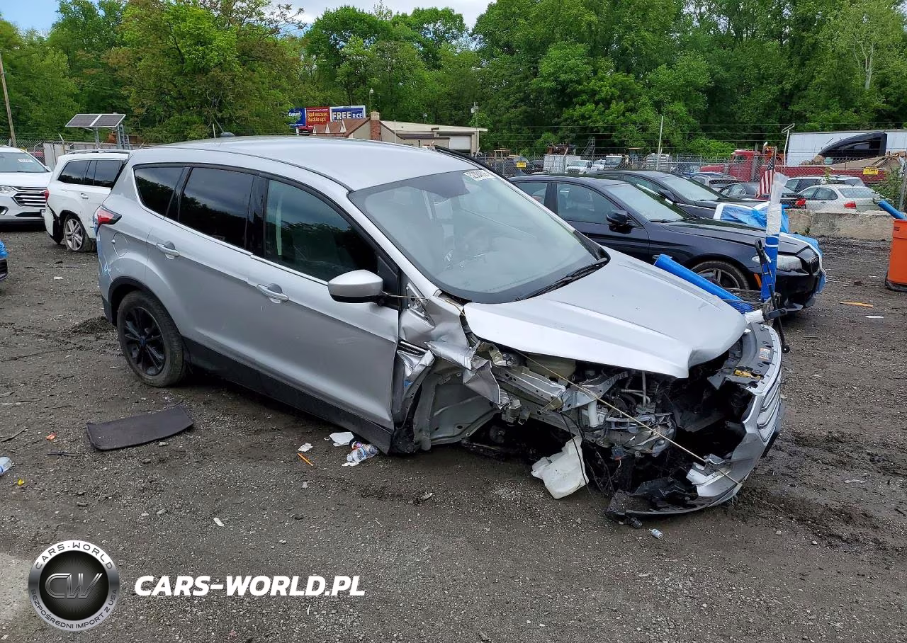 2017 Ford Escape Se VIN:1FMCU9GD8HUA30149 - 4