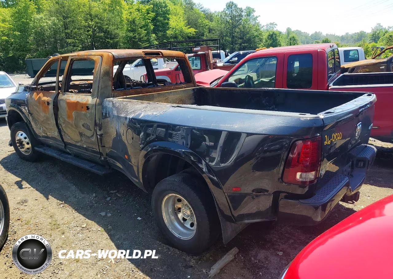 2018 Ram 3500 Laramie VIN:3C63RRJL8JG204159 - 2