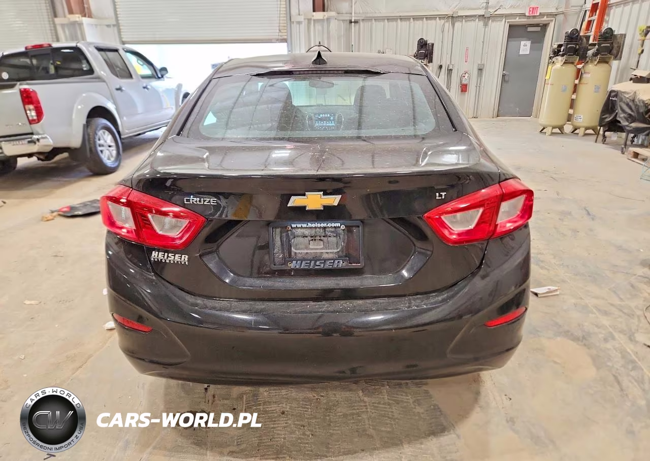 2017 Chevrolet Cruze Lt VIN:1G1BE5SM9H7104165 - 6