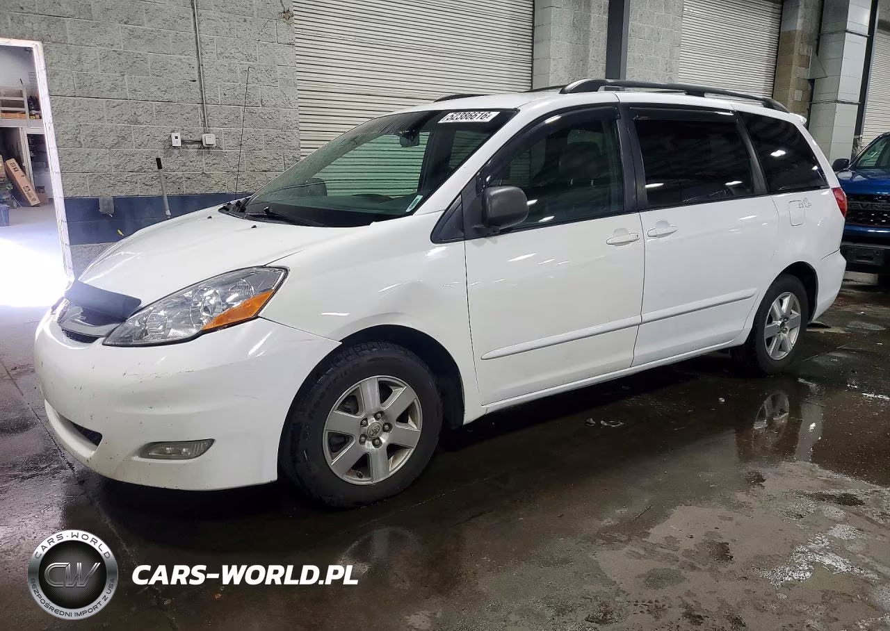 2009 Toyota Sienna Le 8-Passenger