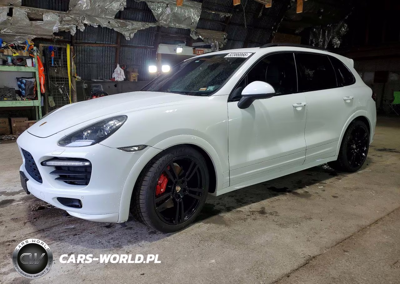 2013 Porsche Cayenne Gts
