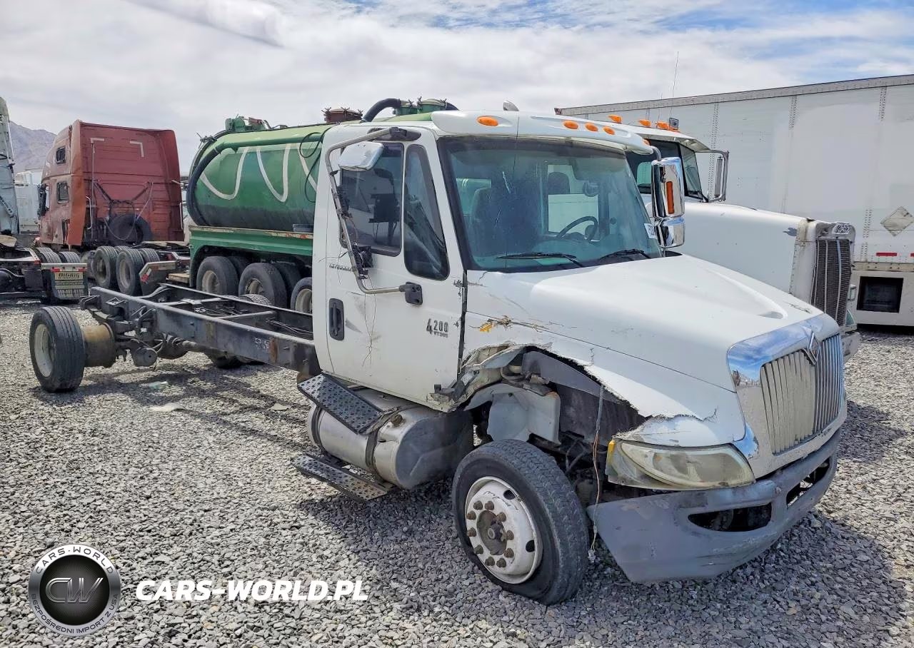 2006 International 4200 Truck Cab And Chassis VIN:1HTMPAFL06H198757 - 4