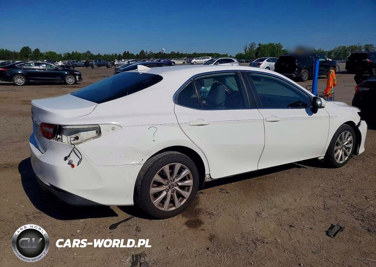 2020 Toyota Camry Le VIN:4T1C11AK8LU911766 - 3