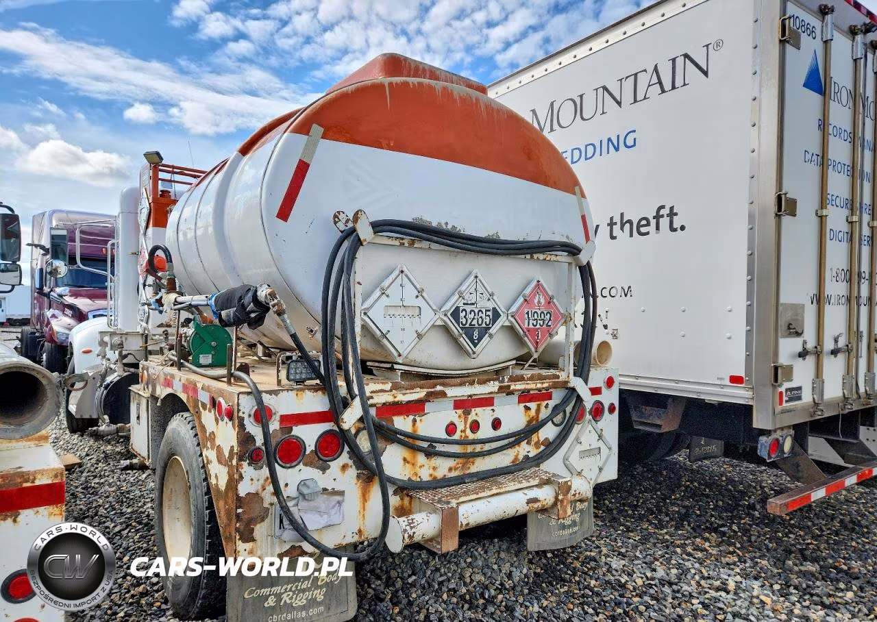 2014 Peterbilt 377 VIN:2NP2HJ7X3EM232623 - 3