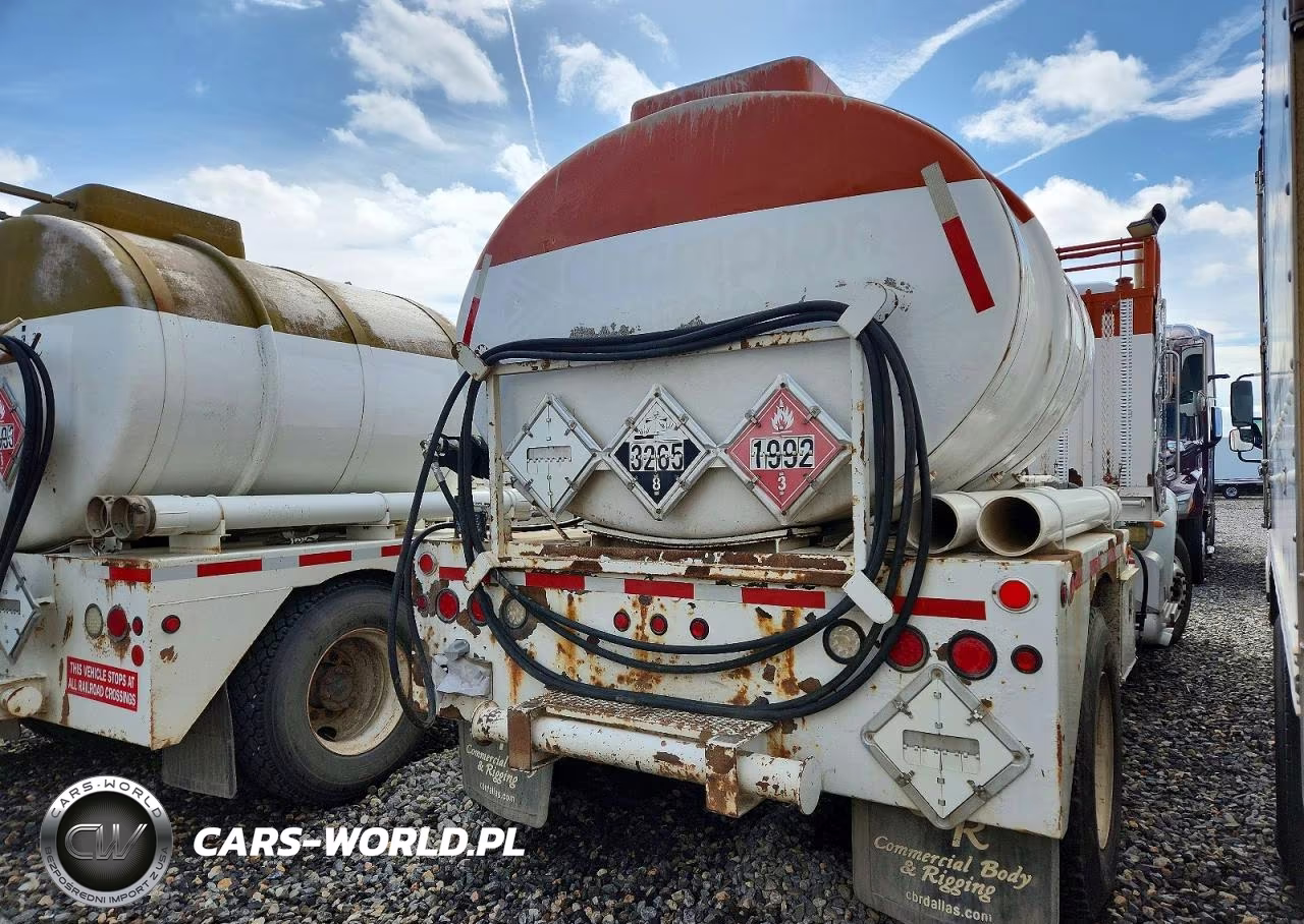 2014 Peterbilt 377 VIN:2NP2HJ7X3EM232623 - 4