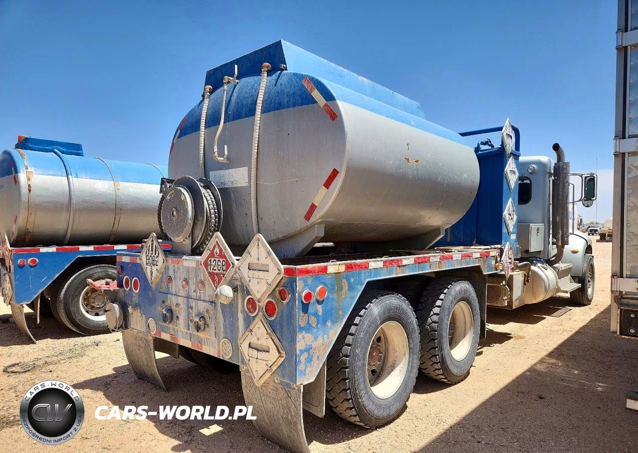 2015 Peterbilt 348 Fuel Truck VIN:2NP3LJ0X9FM286474 - 4