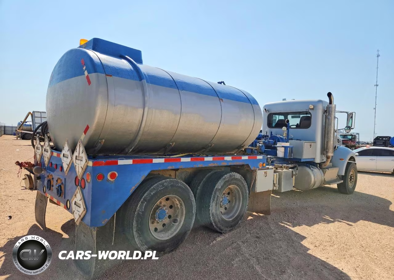 2015 Peterbilt 348 Fuel Truck VIN:2NP3LJ0X5FM295026 - 4