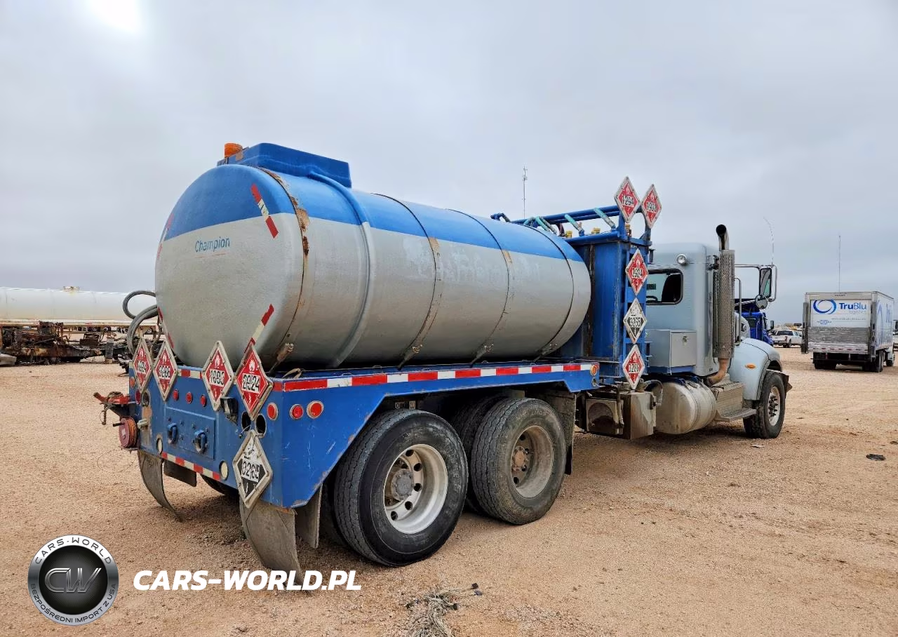 2016 Peterbilt 348 Fuel Truck VIN:2NP3LJ0X4GM331970 - 4